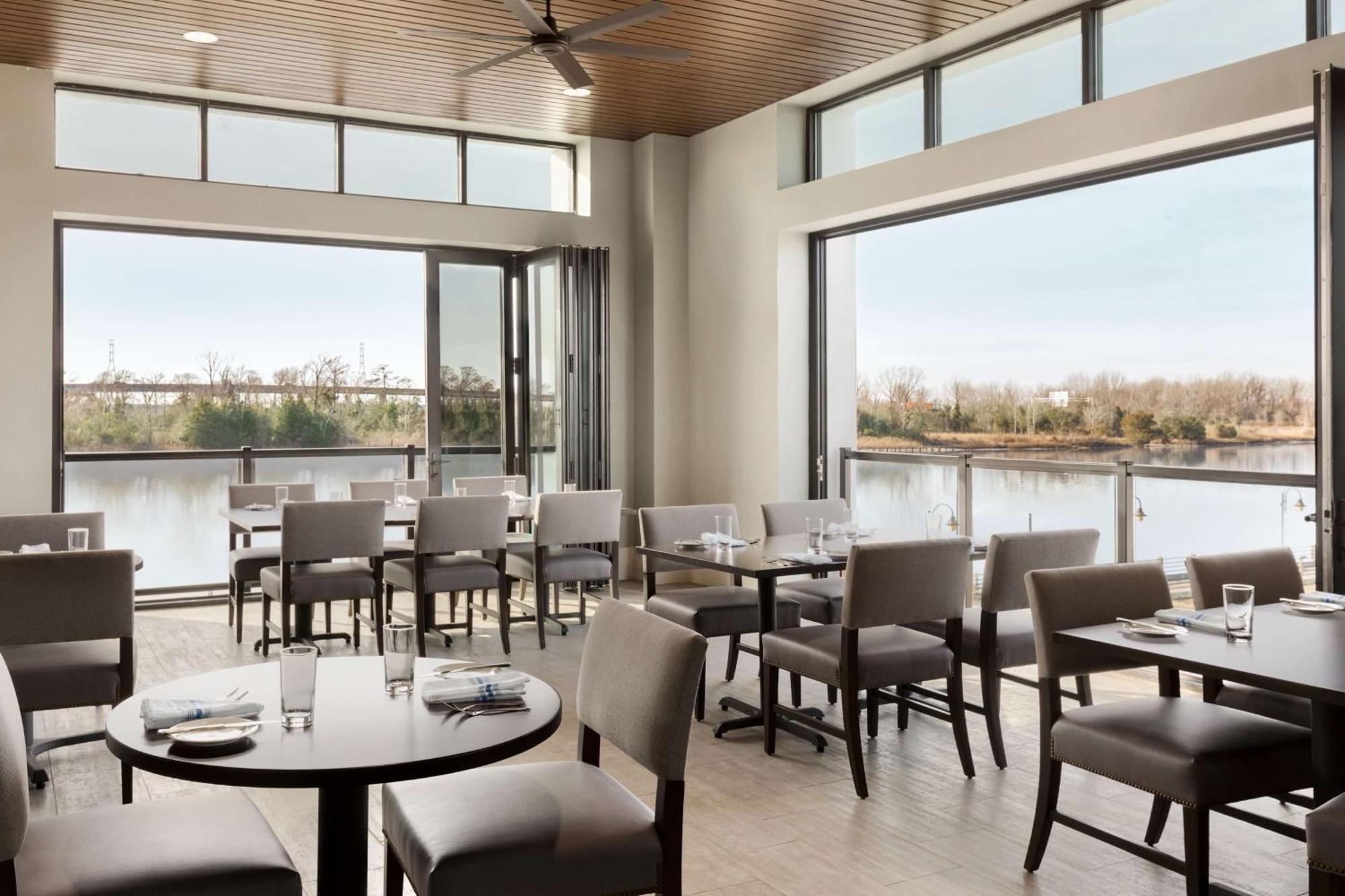 Embassy Suites By Hilton Wilmington Riverfront Eksteriør billede